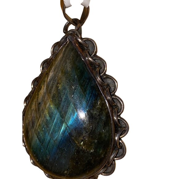Teardrop Labradorite Pendant With Intricate Metal Setting - Picture 5 of 11